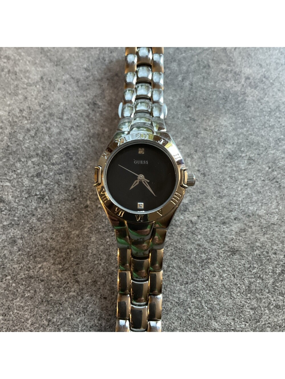 Beautiful Vintage Guess Womens Watch 25mm Silver Tone Case W/Black Dial B-E